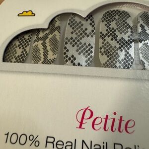 Color Street Petite Nail Polish strips 16 pcs Goodnight Hiss FDS516 NIP 16pcs